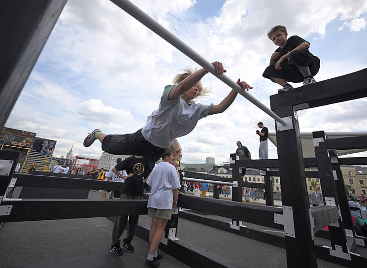Здоровый образ жизни все равно остается самым надежным способом противостоять диабету. На фото — День молодежи на Болотной площади в Москве, 2025