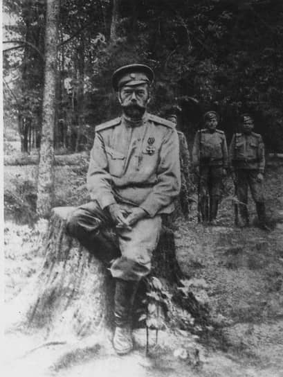 В отречении Николая II от российского престола в феврале 1917 года немецкий генштаб увидел шанс на мир на Восточном фронте, а расстрел императора летом 1918 года, возможно, заставил победителей не слишком настаивать на экстрадиции кайзера и суде над ним 
