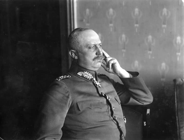 Генерал Эрих Людендорф был одним из представителей германского командования, которые в начале 1918 года еще питали надежды на преимущества мира с большевиками, но к осени уже признали неизбежность поражения. При этом ни Людендорф, ни его начальник в генеральном штабе — фельдмаршал Гинденбург ни в коем случае не хотели допустить, чтобы их соотечественники возложили вину за фиаско на военных 