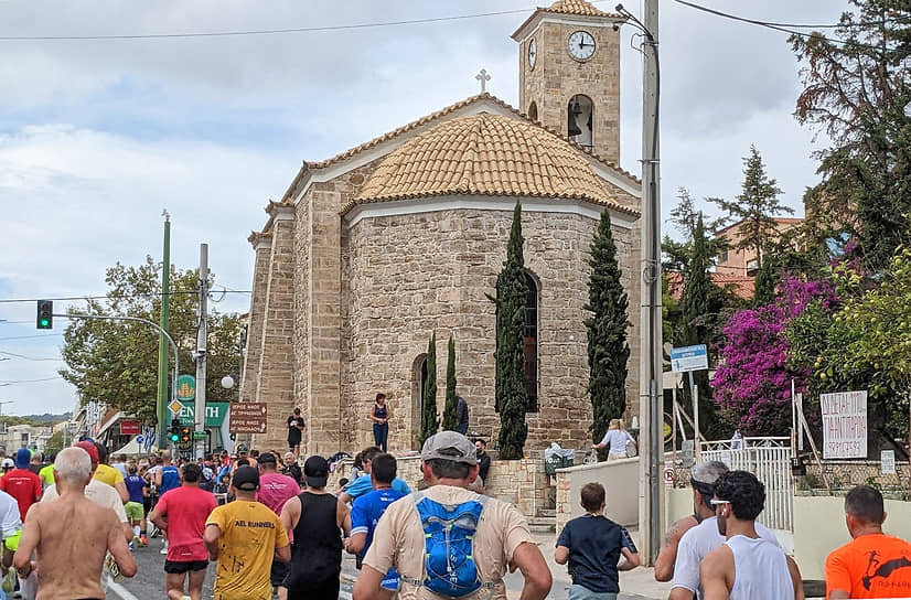 Вдоль трассы постоянно встречались памятники архитектуры античного и византийского периодов