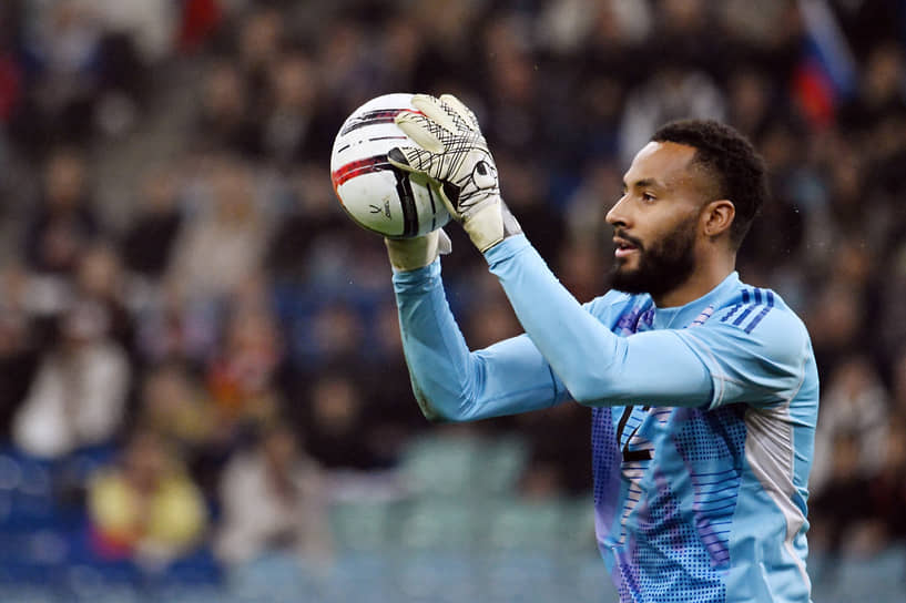 Вратарь сборной Чили Лоуренс Вигуру