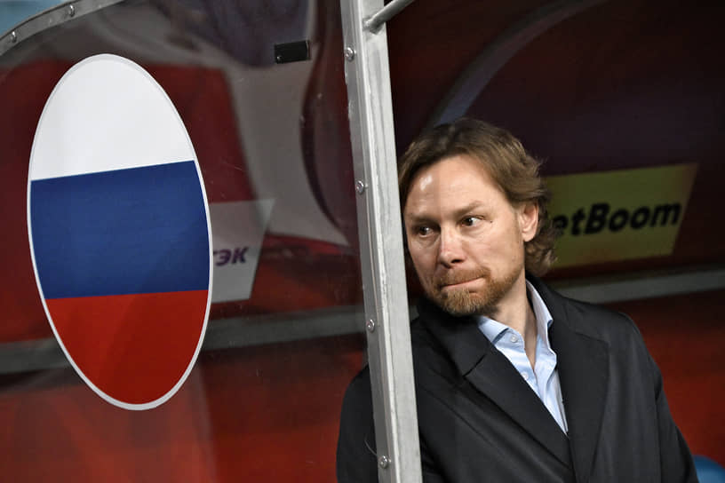 Главный тренер сборной России Валерий Карпин