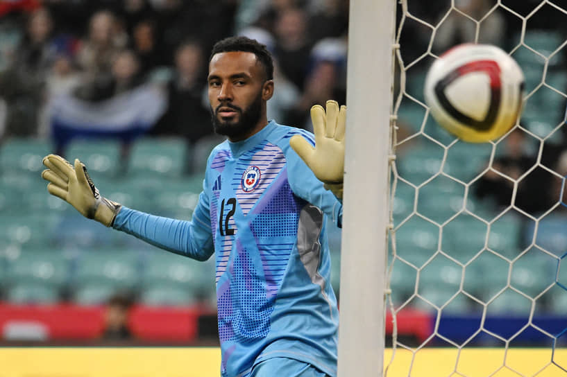 Вратарь сборной Чили Лоуренс Вигуру