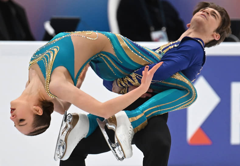 Фигуристы Екатерина Рыбакова и Иван Махноносов — серебряные призеры