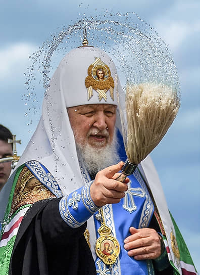 «Идеалом нашего народа была святость. Это была общенациональная идея. И потому те, кто достигал святости, кто реализовывал этот общенациональный идеал, становились героями, героями духа, подвижниками, светильниками, теми, на кого равнялись люди»