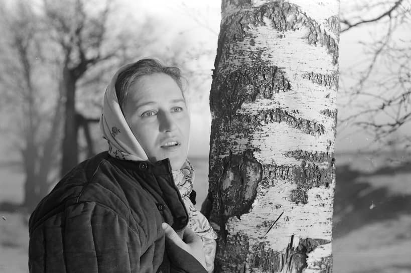 К началу 1970-х годов в багаже Нонны Мордюковой уже было немало разноплановых образов. В 1973 году актрисе была присуждена Государственная премия РСФСР имени братьев Васильевых за роли в фильмах «Председатель» (кадр на фото), «Простая история», «Журавушка», «Женитьба Бальзаминова» и «Русское поле»