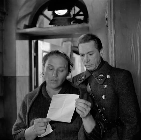 Сотрудничество с Алексеем Сахаровым и съемки в его фильме «Случай с Полыниным» Нонна Мордюкова называла «именинами души». Она очень ценила режиссера за профессионализм, умение подать личный пример и уважительное отношение к актерам
&lt;br>На фото: Нонна Мордюкова (Дуся Кузьмичева) и Олег Ефремов (Полынин) на съемках фильма «Случай с Полыниным», 1970 год