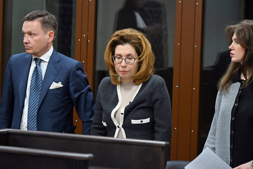 Жена бывшего мэра Сочи Янина Копайгородская (в центре) на заседании суда