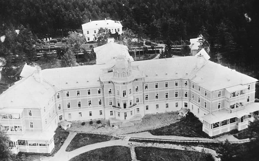 Санаторий «Халила» был построен в 1889 году на территории одноименного финского имения (сегодня 
— Выборгский район Ленобласти) и долгое время оставался единственным в царской России государственной здравницей для легочных больных в северной части страны