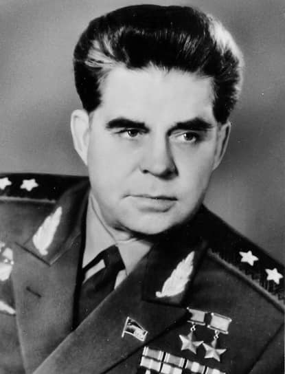 Ошибке Ильина способствовало внешнее сходство Георгия Берегового с Леонидом Брежневым. Космонавт сидел на пассажирском сидении рядом с шофером и был ранен осколками лобового стекла