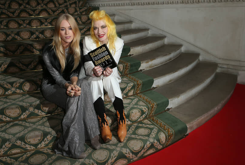 Пэм Хогг и модель Мэри Чартерис на вручении премии Scottish Fashion Awards 2013, 2013 год