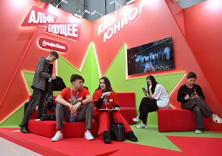 Стенд «Альфа-Банка»