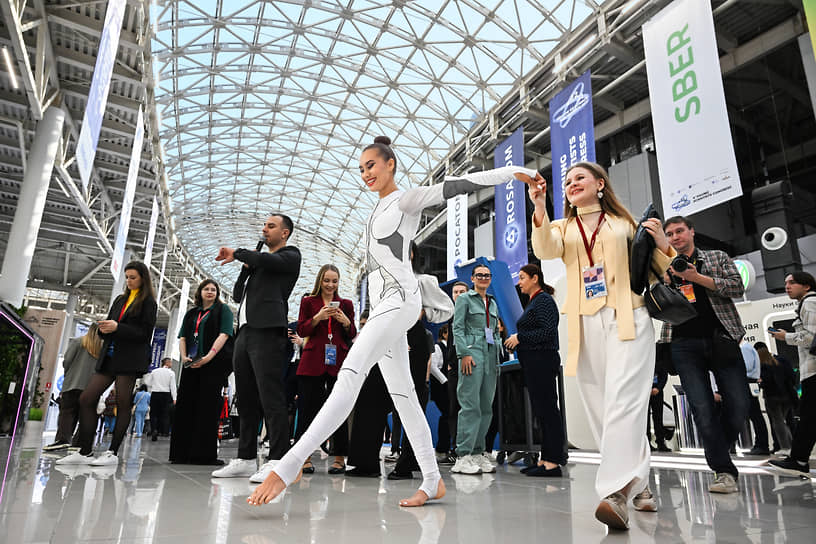 В мероприятиях КМУ принимают участие более 100 стран