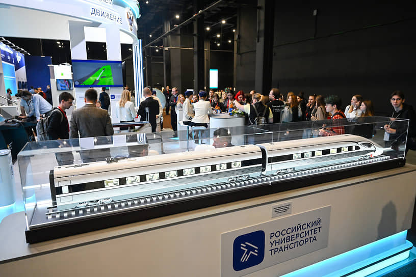 Макет железнодорожного «поезда будущего» от Российского университета транспорта