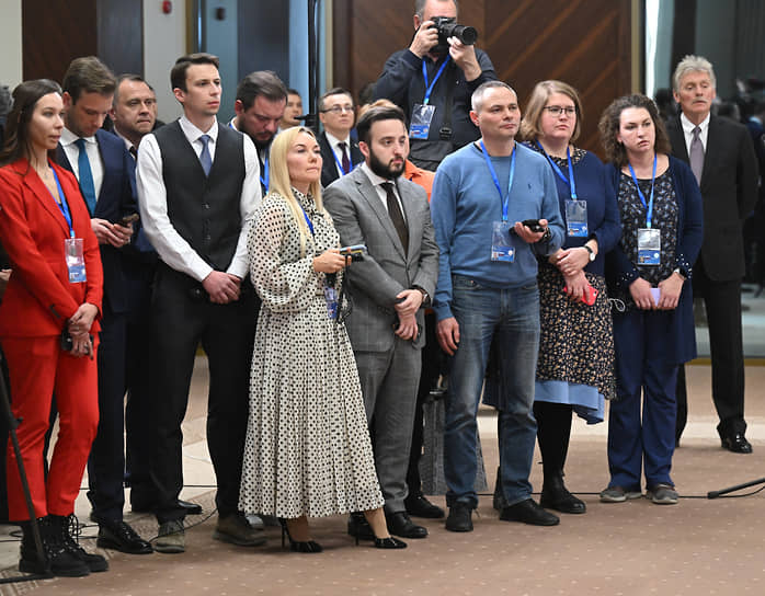 Трехчасовое ожидание давало о себе знать: журналисты перенапряглись и расслабились уже по несколько раз