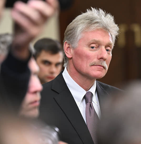 Пресс-секретарь президента Дмитрий Песков задумался о чем-то 