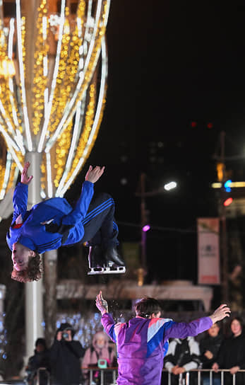 Выступление фигуристов 