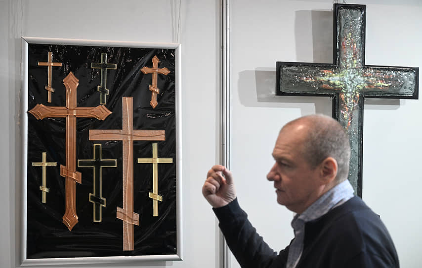 Форум-выставка «Некрополь» проходит с 1992 года, с 1996 года — в Москве&lt;br>
На фото: стенд компании «Миртелс»