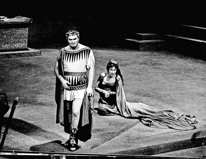 Журнал Life: «Ее особое величие было достигнуто в давно забытых, музейных произведениях, которые были вынуты из нафталина только потому, что наконец-то нашлось сопрано, которое может это спеть»&lt;br>
С 1952 года началось длительное и плодотворное сотрудничество Марии Каллас с лондонским Ковент-гарденом. Несмотря на успех, критики постоянно издевались над весом примы. Один из них однажды написал, что «ее ноги как у слона». Певица тут же села на диету