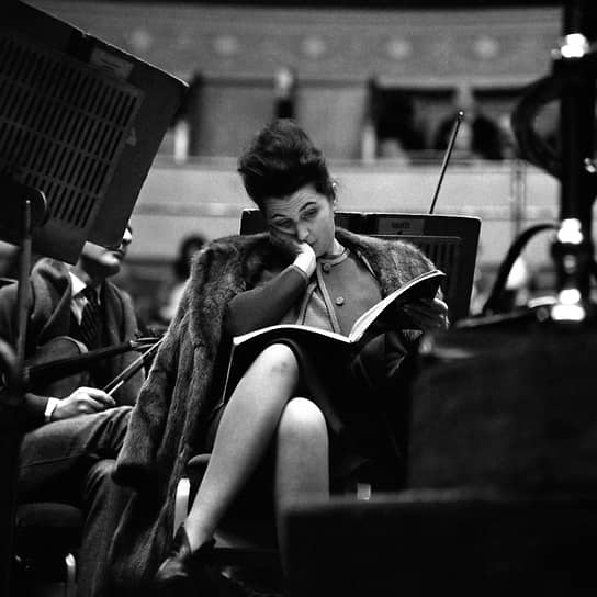 «Крупной... Да, можно сказать, что так. Но я еще была и высокой женщиной — 173 см, и обычно весила не более 91 кг»&lt;br>
За 18 месяцев Каллас похудела на 36 кг. Певица признавалась, что в это время ела только мясо с овощами. Когда Каллас сбросила вес, дирижер Маэстро Решинье назвал ее «самой красивой дамой на сцене». Многие считают, что резкое похудение стало причиной ранней потери голоса. При этом прима стала уверенней в себе, а ее вокал стал мягче и женственнее