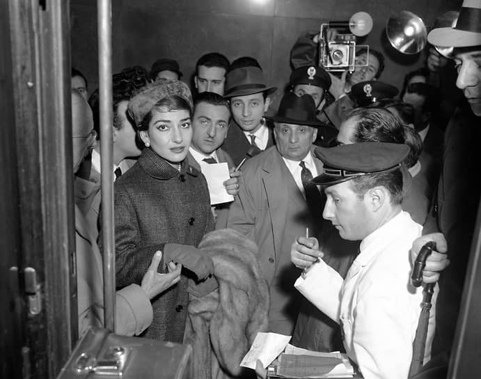 Дирижер Леонард Бернстайн: «Публика была без ума. Каллас? Она была чистое электричество»&lt;br>
В 1953 году Каллас исполнила Медею в Ковент-гардене, сделав оперу популярной. Сама артистка говорила, что для нее играть Медею — это играть саму себя