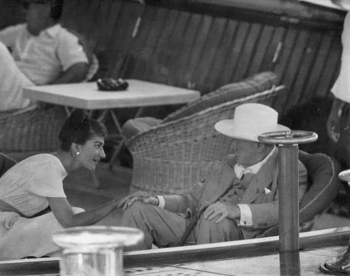 «Служение искусству — тяжелый труд. И в начале, и в середине, и в конце»&lt;br>
В 1956 году она триумфально вернулась в Метрополитен-опера с ролями в «Норме» Беллини и «Аиде» Верди. Каллас выступала на лучших оперных сценах и исполняла классику: партии в «Лючии ди Ламмермур» Доницетти, «Трубадуре» и «Макбете» Верди, «Тоске» Пуччини