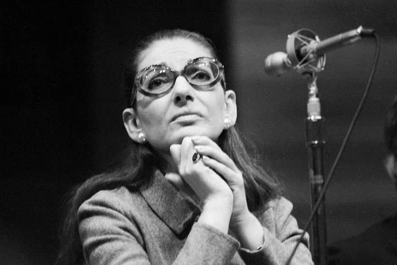 «У меня нет более строгого критика, чем я сама… Но публика не станет аплодировать только легенде. Вероятно, она аплодирует потому, что ее ожидания так или иначе оправдались. А суд публики — самый справедливый…»