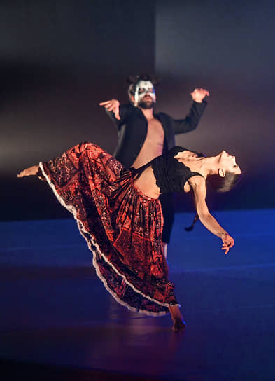 Сцена из спектакля «Фрида» на сцене Театра-фестиваля «Балтийский дом» 