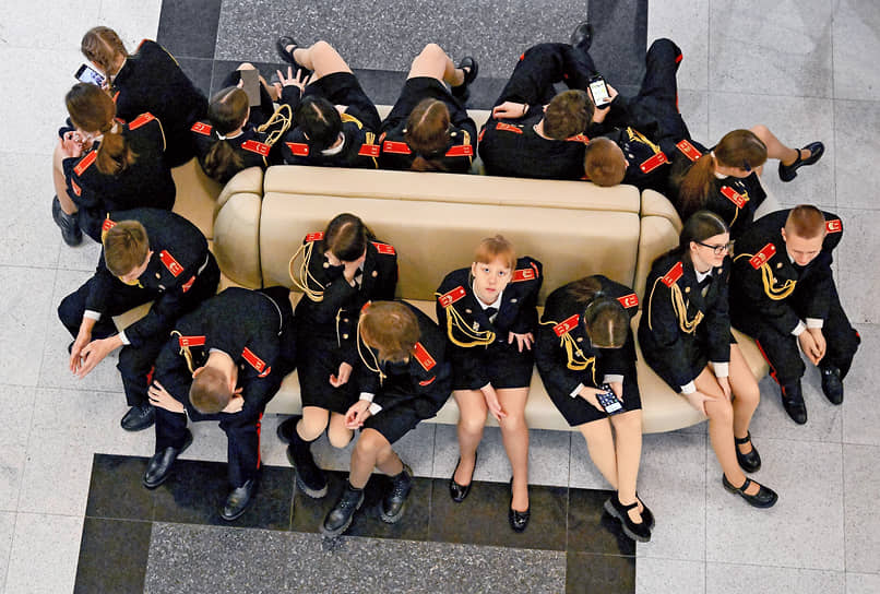 Воспитанники кадетского корпуса в здании Госдумы