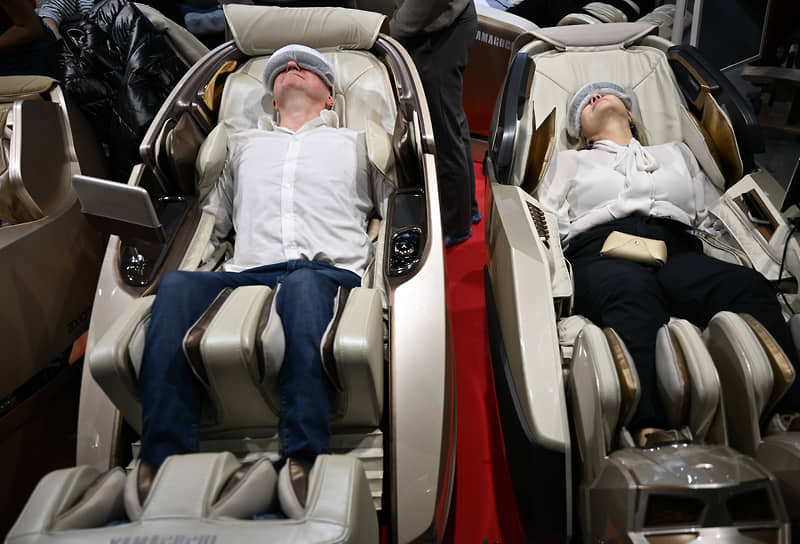 Участники выставки могли протестировать оборудование на себе