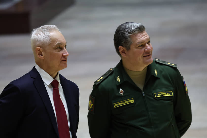 Министр обороны России Андрей Белоусов (слева) перед началом заседания