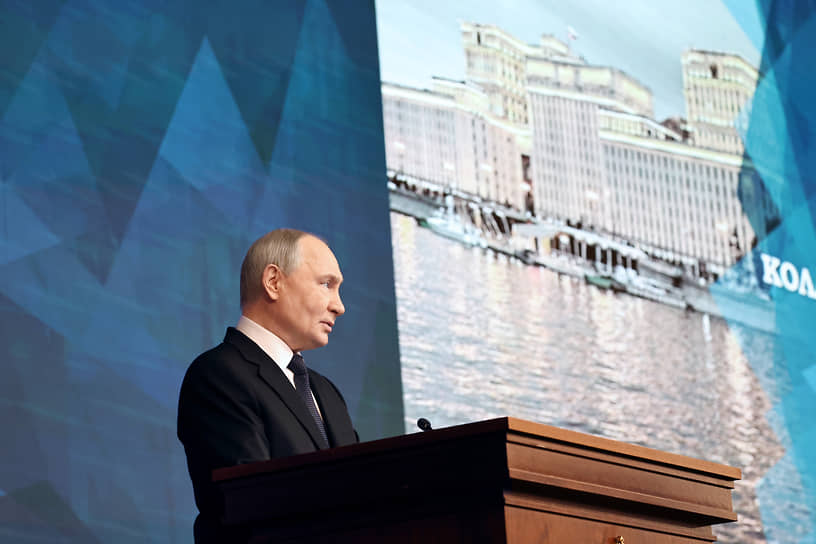 Президент России Владимир Путин во время выступления на заседании