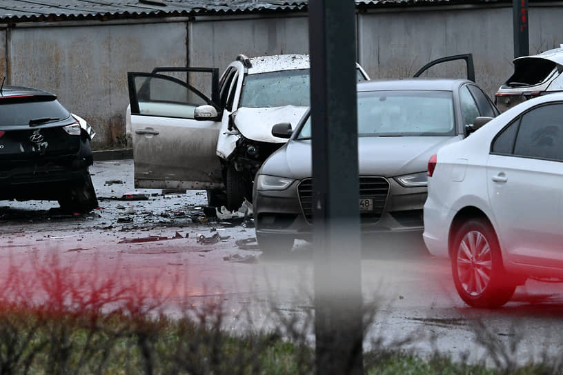 Последствия взрыва автомобиля на Ясеневой улице