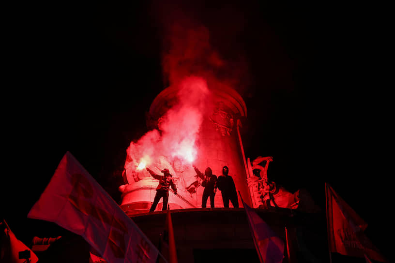 Участники митинга в Париже обвиняли США в нарушении международного права и вмешательстве во внутренние дела Венесуэлы