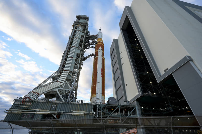 Ракета SLS с космическим кораблем Orion