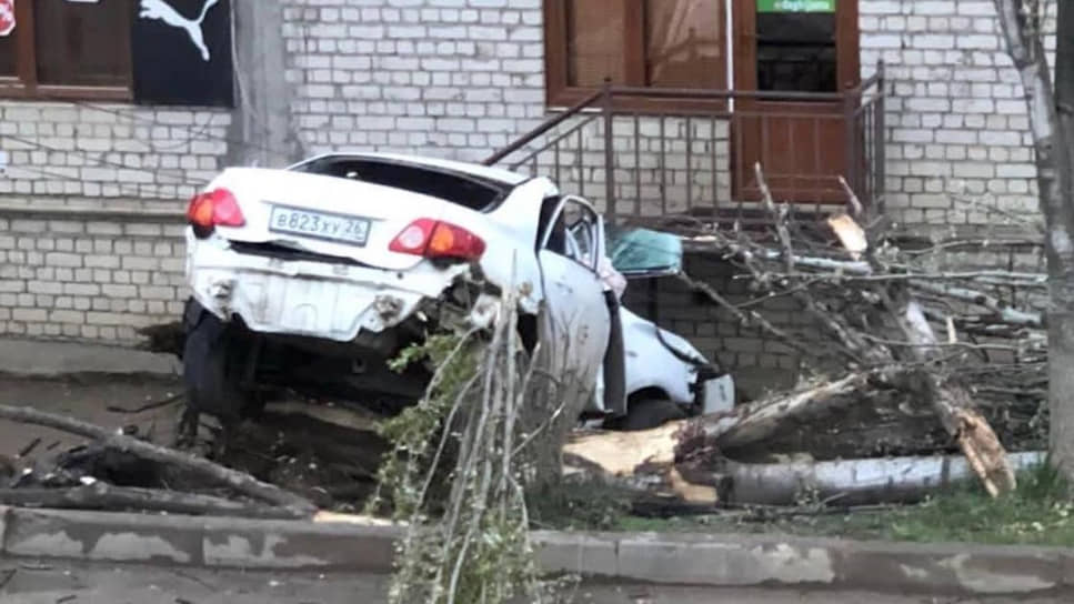 Автомобиль, в котором находилась Умагани Магомедова, после аварии