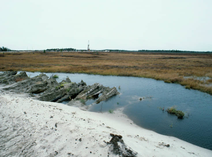 Вид на Самотлорское нефтяное месторождение, 1994 год 