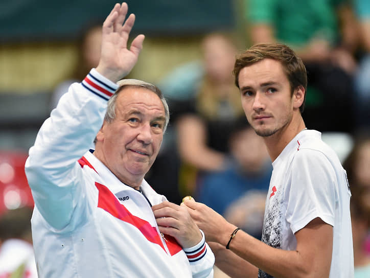Капитан сборной России по теннису, президент Федерации тенниса России Шамиль Тарпищев и Даниил Медведев перед началом матча с Егором Герасимовым на Малой спортивной арене «Лужники», 2018 год 