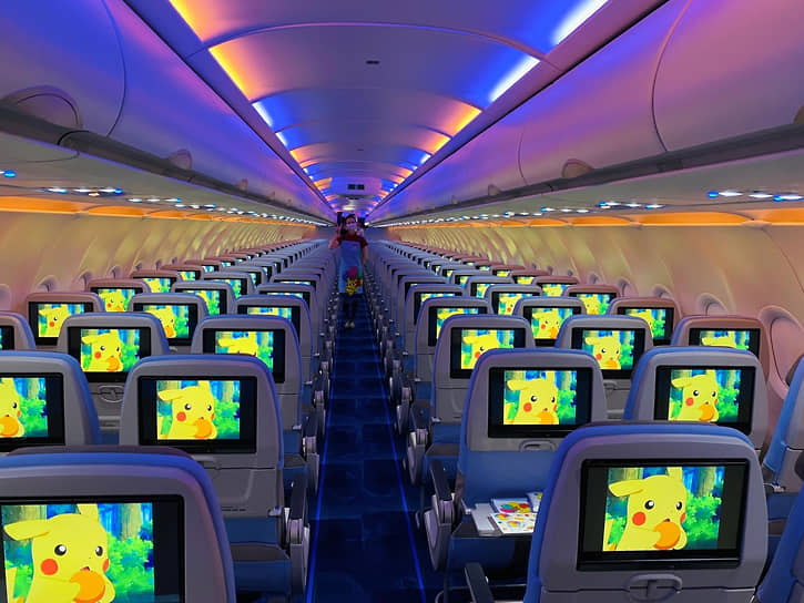 В самолете Pokemon Pikachu Jet покемонов не меньше, чем пассажиров 