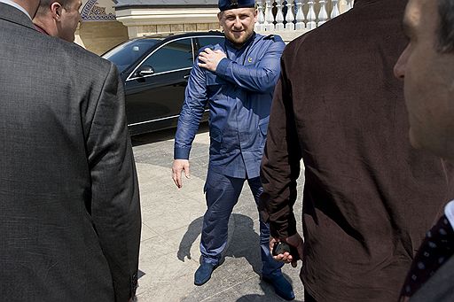 &lt;b>Томас Жворжак «Чечня с Джонатаном Литтеллом», Грозный, 2009&lt;/b>&lt;br>Рамзан Кадыров перед центральной мечетью