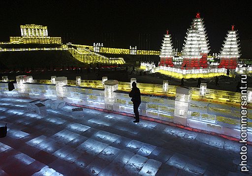 24.12.2007 В Харбине открылся ежегодный праздник ледовых и снежных скульптур 