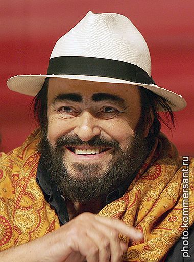 Кроме того, умерли. 6 сентября, не дожив до 72-летия, умер Лучано Паваротти -- самый обаятельный из трех великих теноров 