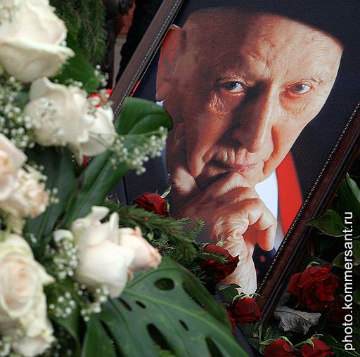 Кроме того, умерли. 2 ноября на 102-м году жизни скончался создатель уникального ансамбля народного танца Игорь Моисеев 