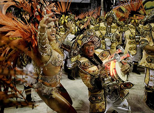 04.02.2008 Карнавал в Рио-де-Жанейро проходит один раз в год в самый разгар бразильского лета, и продолжается 4 дня и 4 ночи