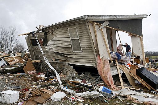 06.02.2008 В США по пяти штатам пронеслась серия торнадо. В результате погибли, по крайней мере, 55 человек, более ста получили ранения