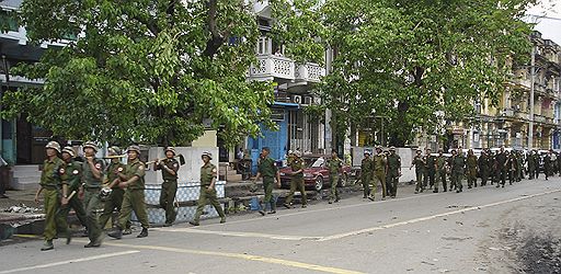 06.05.08 В результате обрушившегося на Мьянму тропического урагана Наргиз число погибших превысило 15 тыс., а общее количество пострадавших составляет порядка 2 млн человек