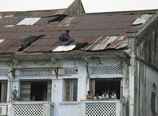 06.05.08 В результате обрушившегося на Мьянму тропического урагана Наргиз число погибших превысило 15 тыс., а общее количество пострадавших составляет порядка 2 млн человек