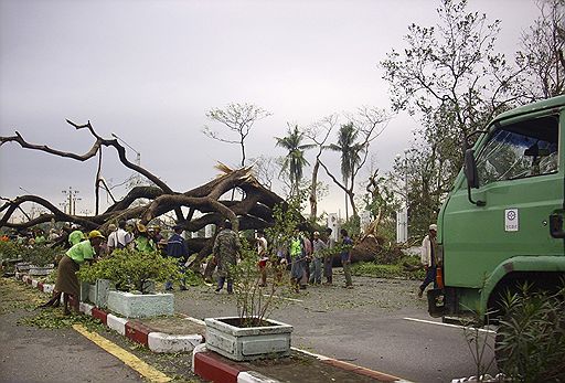 06.05.08 В результате обрушившегося на Мьянму тропического урагана Наргиз число погибших превысило 15 тыс., а общее количество пострадавших составляет порядка 2 млн человек