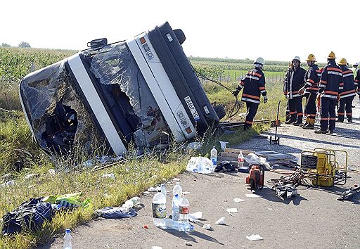 11.07.2008 В Сербии перевернулся туристический автобус со школьниками. Пятеро подростков погибли, более 40 госпитализированы