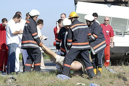 11.07.2008 В Сербии перевернулся туристический автобус со школьниками. Пятеро подростков погибли, более 40 госпитализированы